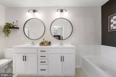 Bath - 15946 Coolidge Ave, Silver Spring, MD 20906 photo 1 of 2