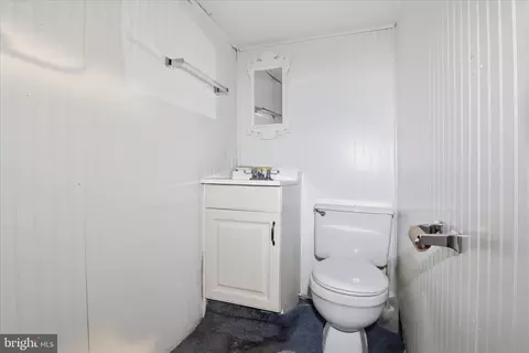 Bath - 10010 Raynor Rd, Silver Spring, MD 20901 photo 3 of 3