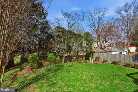 Exterior - 10010 Raynor Rd, Silver Spring, MD 20901 photo 6 of 8