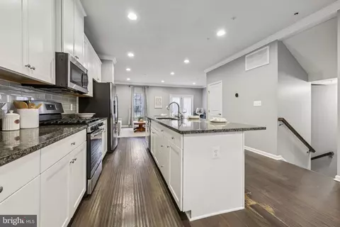 Entry Way - 1605 Regent Manor Ct, Silver Spring, MD 20904 photo 5 of 11
