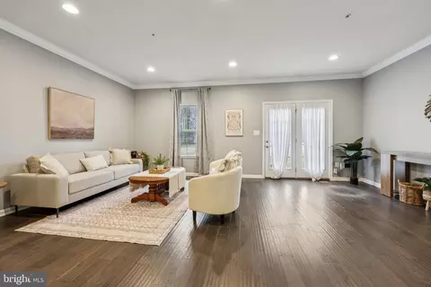 Living - 1605 Regent Manor Ct, Silver Spring, MD 20904 photo 2 of 4