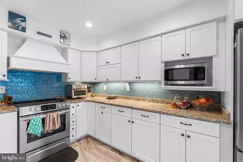 Kitchen - 14010 Valleyfield Dr, Silver Spring, MD 20906 photo 2 of 4