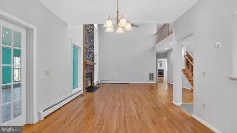 Living - 15022 Snowden Dr, Silver Spring, MD 20905 photo 12 of 27