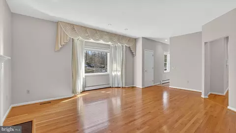Living - 15022 Snowden Dr, Silver Spring, MD 20905 photo 5 of 27