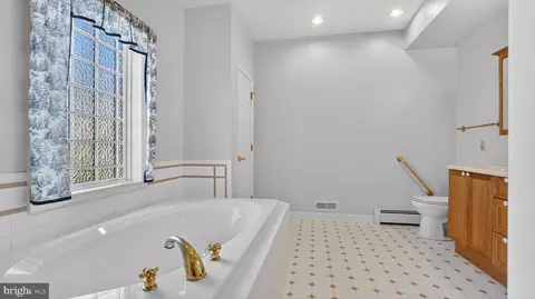 Bath - 15022 Snowden Dr, Silver Spring, MD 20905 photo 2 of 3
