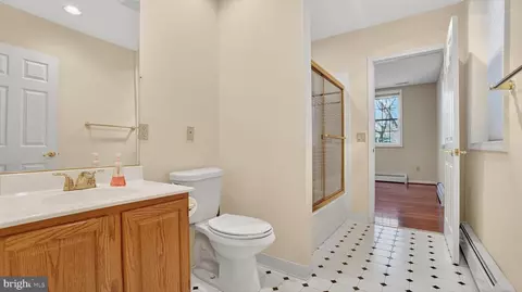 Entry Way - 15022 Snowden Dr, Silver Spring, MD 20905 photo 9 of 10