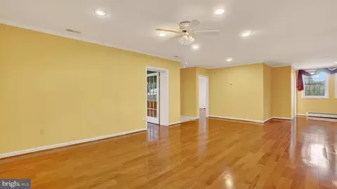 Living - 15022 Snowden Dr, Silver Spring, MD 20905 photo 16 of 27