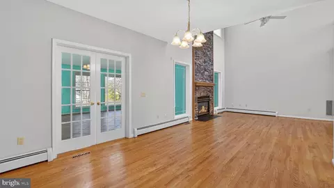 Living - 15022 Snowden Dr, Silver Spring, MD 20905 photo 11 of 27
