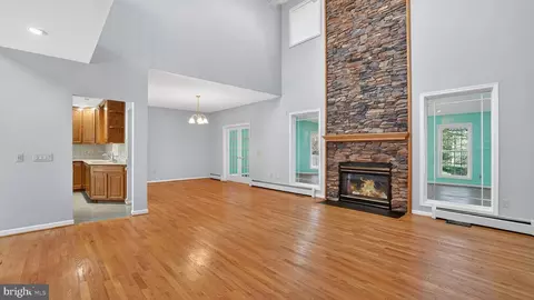 Living - 15022 Snowden Dr, Silver Spring, MD 20905 photo 10 of 27