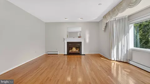 Living - 15022 Snowden Dr, Silver Spring, MD 20905 photo 2 of 27