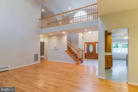 Living - 15022 Snowden Dr, Silver Spring, MD 20905 photo 14 of 27