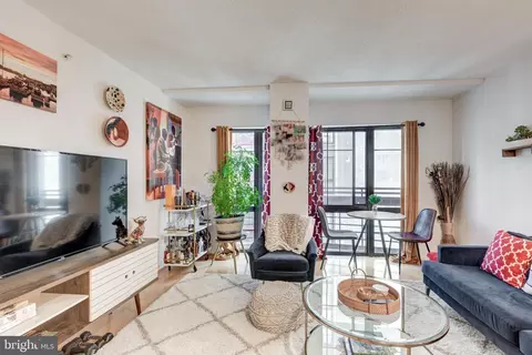 Living - 7923 Eastern Ave #704, Silver Spring, MD 20910 photo 3 of 4