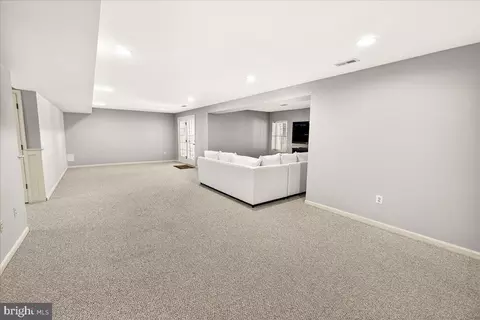 Living - 21 Hackett Ct, Poolesville, MD 20837 photo 5 of 5