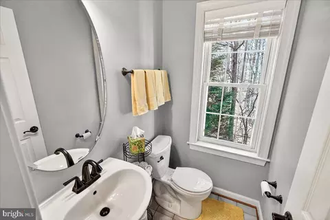Bath - 21 Hackett Ct, Poolesville, MD 20837 photo 1 of 5