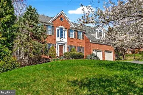 Exterior - 21 Hackett Ct, Poolesville, MD 20837 photo 2 of 17