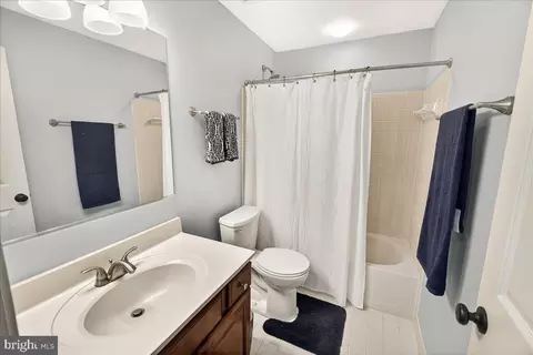 Bath - 21 Hackett Ct, Poolesville, MD 20837 photo 5 of 5