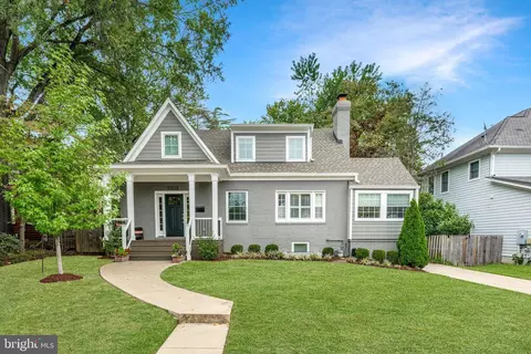9303 Kentstone Dr, Bethesda, MD 20817