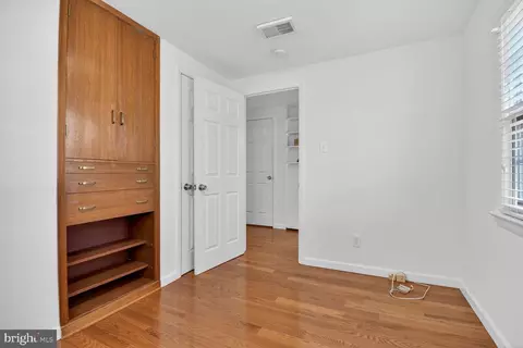 Bedroom - 10605 Meadowhill Rd, Silver Spring, MD 20901 photo 6 of 7