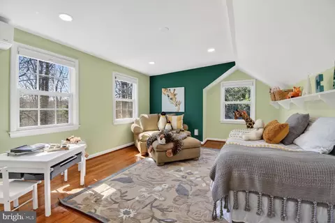 Bedroom - 10605 Meadowhill Rd, Silver Spring, MD 20901 photo 5 of 7