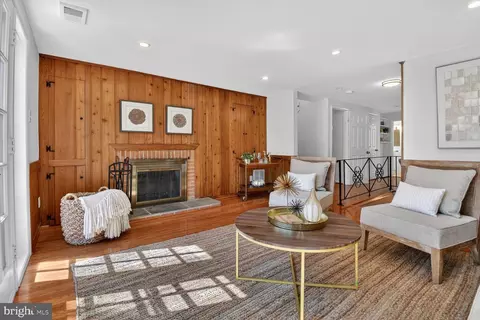 Living - 10605 Meadowhill Rd, Silver Spring, MD 20901 photo 2 of 3