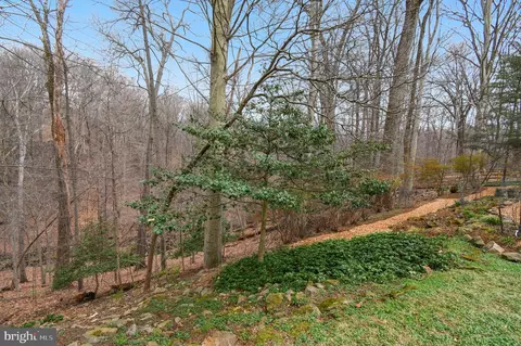 Exterior - 10605 Meadowhill Rd, Silver Spring, MD 20901 photo 12 of 14