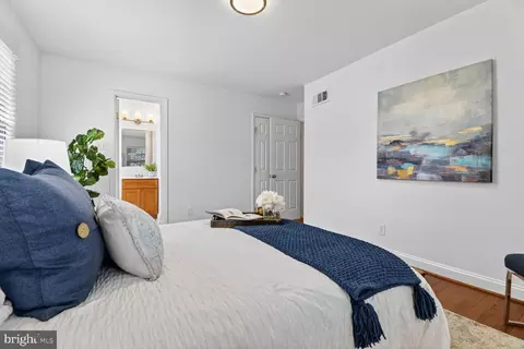 Bedroom - 10605 Meadowhill Rd, Silver Spring, MD 20901 photo 4 of 7