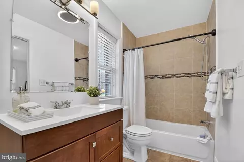 Bath - 10605 Meadowhill Rd, Silver Spring, MD 20901 photo 1 of 3