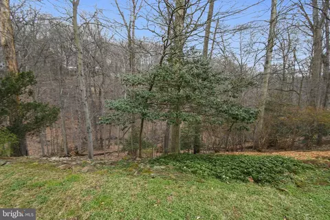 Exterior - 10605 Meadowhill Rd, Silver Spring, MD 20901 photo 11 of 14