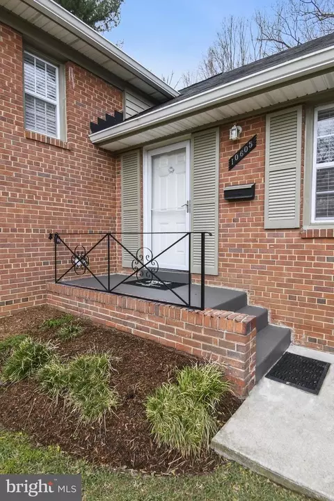 Exterior - 10605 Meadowhill Rd, Silver Spring, MD 20901 photo 14 of 14