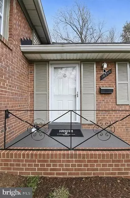 Exterior - 10605 Meadowhill Rd, Silver Spring, MD 20901 photo 2 of 14
