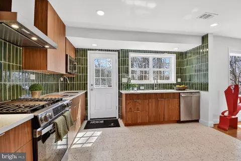 Kitchen - 10605 Meadowhill Rd, Silver Spring, MD 20901 photo 3 of 4