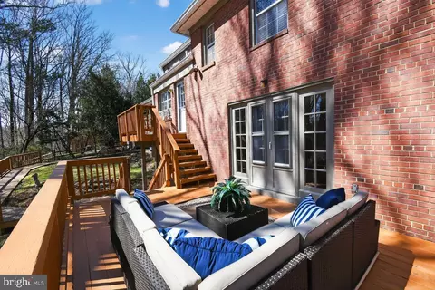 Exterior - 10605 Meadowhill Rd, Silver Spring, MD 20901 photo 4 of 14