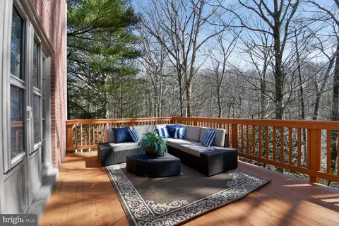 Exterior - 10605 Meadowhill Rd, Silver Spring, MD 20901 photo 3 of 14
