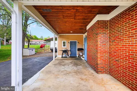 Exterior - 15009 Peachstone Dr, Silver Spring, MD 20905 photo 4 of 9