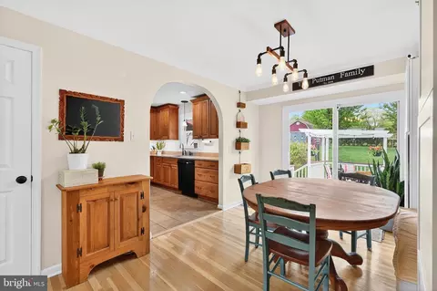 Dining - 15009 Peachstone Dr, Silver Spring, MD 20905 photo 2 of 4