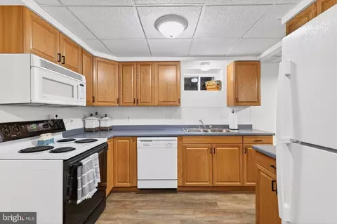 Kitchen - 15009 Peachstone Dr, Silver Spring, MD 20905 photo 3 of 4