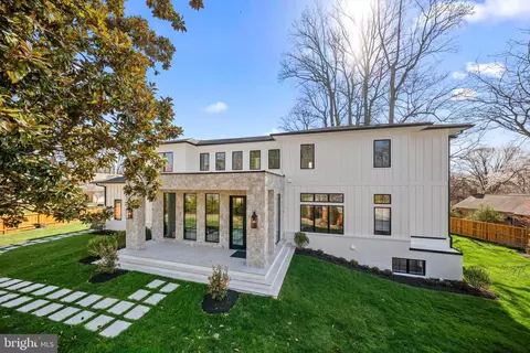 6116 Eastview St, Bethesda, MD 20817