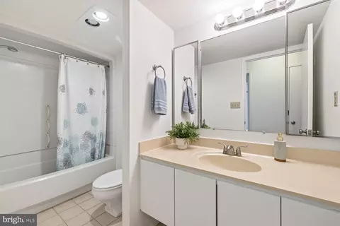 Bath - 15107 Interlachen Dr #2-801, Silver Spring, MD 20906 photo 2 of 3