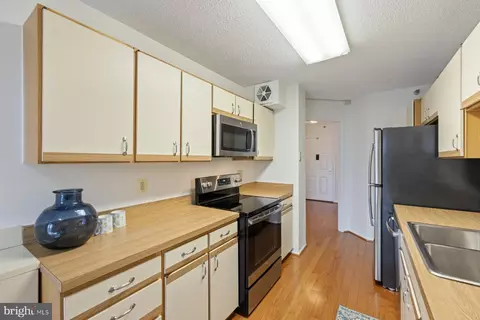 Kitchen - 15107 Interlachen Dr #2-801, Silver Spring, MD 20906 photo 2 of 5