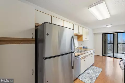 Kitchen - 15107 Interlachen Dr #2-801, Silver Spring, MD 20906 photo 4 of 5