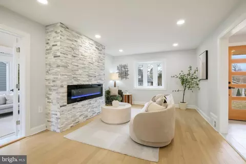 Living - 617 Greenbrier Dr, Silver Spring, MD 20910 photo 1 of 2
