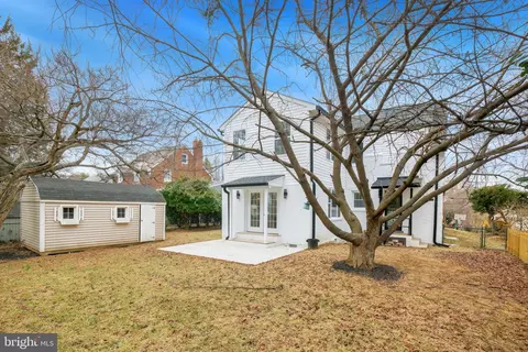 Exterior - 617 Greenbrier Dr, Silver Spring, MD 20910 photo 6 of 12