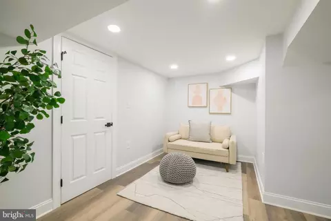 Entry Way - 617 Greenbrier Dr, Silver Spring, MD 20910 photo 3 of 5