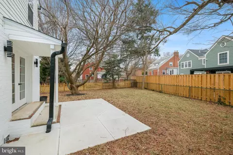 Exterior - 617 Greenbrier Dr, Silver Spring, MD 20910 photo 7 of 12
