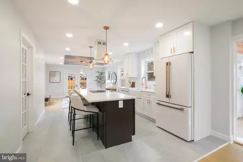 Kitchen - 617 Greenbrier Dr, Silver Spring, MD 20910 photo 3 of 4