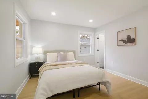 Bedroom - 617 Greenbrier Dr, Silver Spring, MD 20910 photo 3 of 3