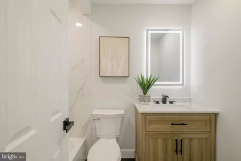 Bath - 617 Greenbrier Dr, Silver Spring, MD 20910 photo 3 of 4