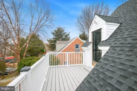 Exterior - 617 Greenbrier Dr, Silver Spring, MD 20910 photo 4 of 12