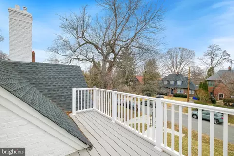 Exterior - 617 Greenbrier Dr, Silver Spring, MD 20910 photo 3 of 12