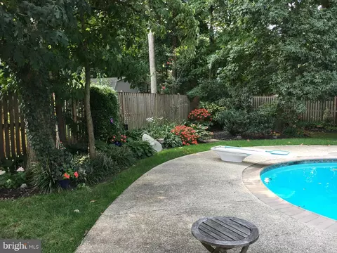 Exterior - 1017 Windmill Ln, Silver Spring, MD 20905 photo 19 of 23